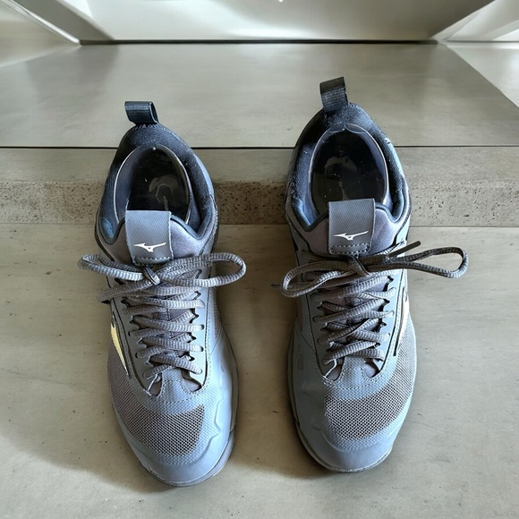 Mizuno Women's Wave Luminous Volleyball Shoes - Picture 11 of 16